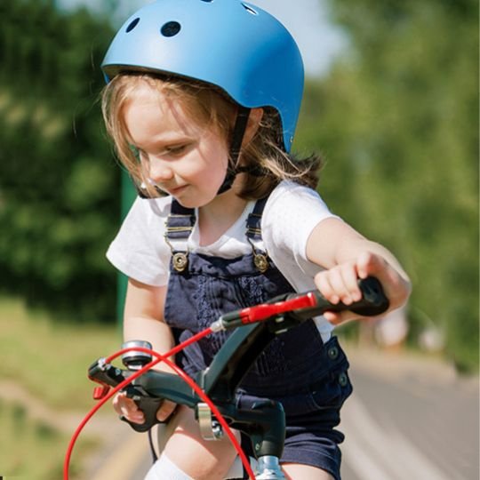 casque vélo enfant bleu avec fille