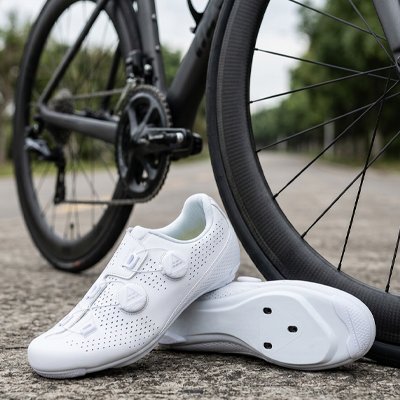 chaussure pour vélo blanc dessous