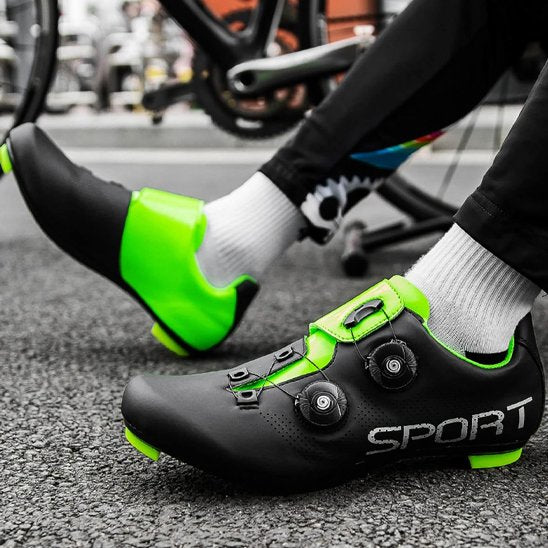 chaussure velo route sur pied