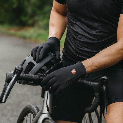 gants chauffants vélo avec homme