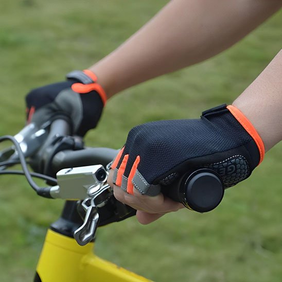 gants vélo sur guidon