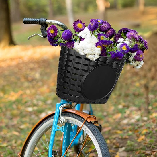 panier de vélo noir avec fleurs