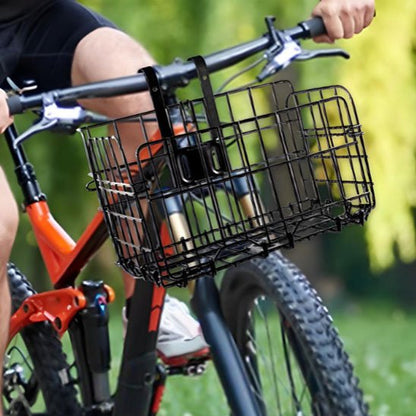 panier vélo sur vélo orange avec homme