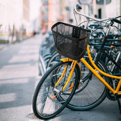 vélo panier sur vélo jaune